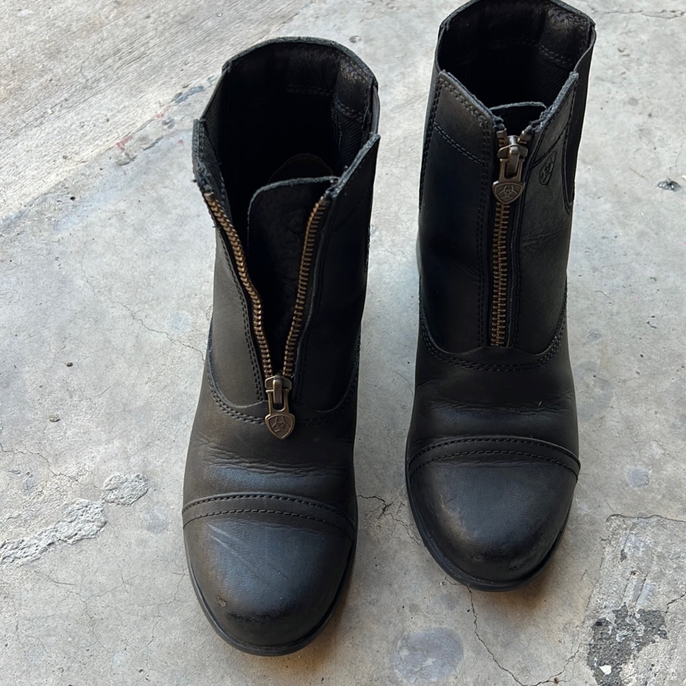 Ariat boots 🥾For you little girl